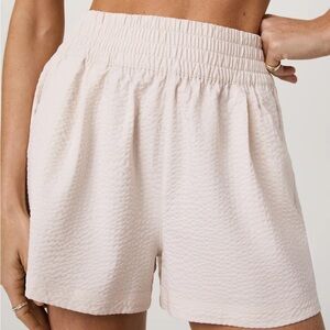 Vuori Women's High Waist -Villa Textured short Milkweed